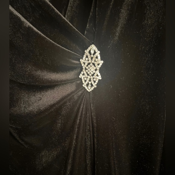 R&M Richards Size 10 Velvet Dress - Picture 3 of 4